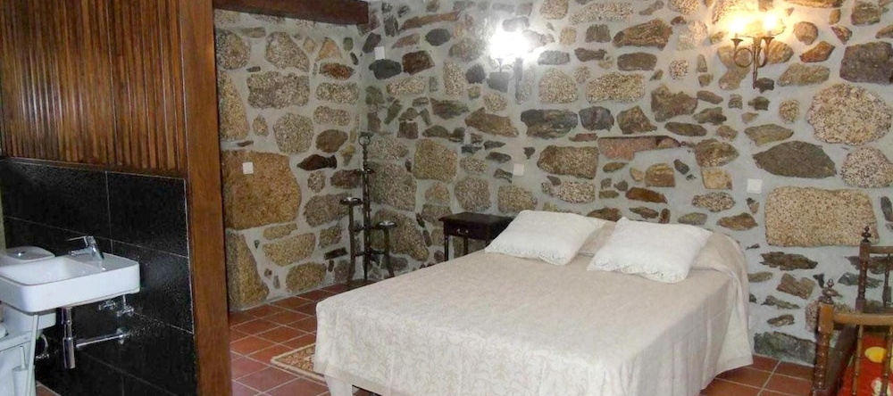 House with 3 Bedrooms in Fermil, Santa Tecla de Basto, with Pool Access, Enclosed Garden And Wifi, 塞洛里库迪巴什图 — 照片 1