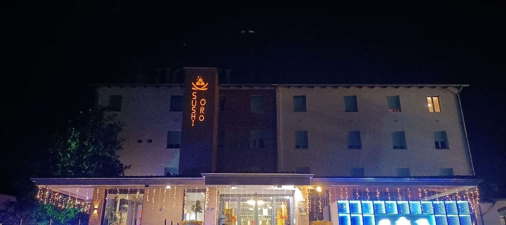 Hotel Oro, Центо — фото 1