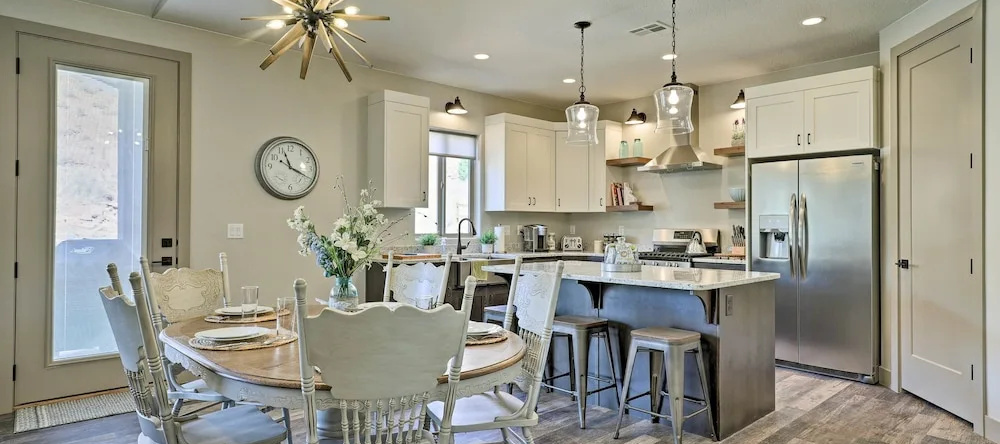 Day Trip To Zion: Home W/ Fire Pit & Pool Access, Канаб — фото 1