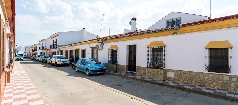 House With 6 Bedrooms in Villamanrique de la Condesa, With Private Pool and Enclosed Garden Near the Beach, 比利亚曼里克德拉孔德萨 — 照片 1