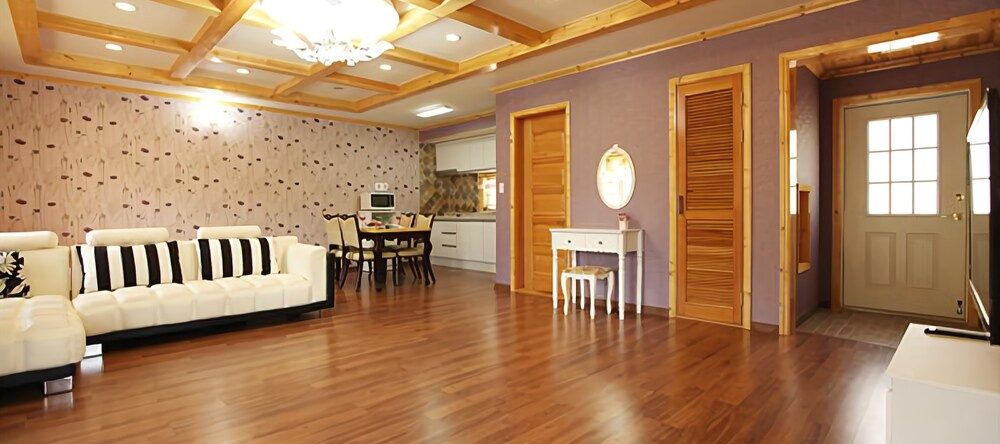 Muju Maple Vill Heu Pension, Jeoksang-myeon — photo 1