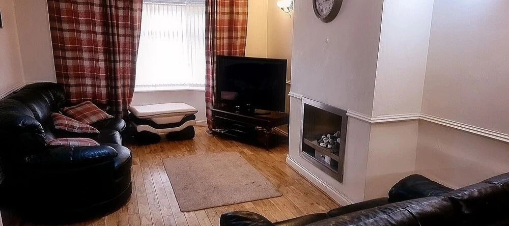 Captivating 3-Bed In Wednesbury, Free Parking, Веднсбери — фото 1