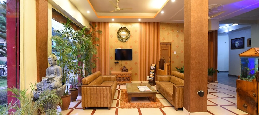 OYO 14222 Home Deluxe 1BHK Aiport Inn Kullu Airport, 布恩塔尔 — 照片 1