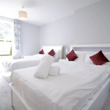 Firoz Property Management, Фарнборо — фото 5