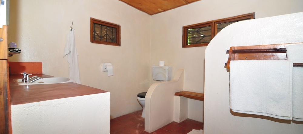 Ngala Beach Lodge, Ngala — photo 1
