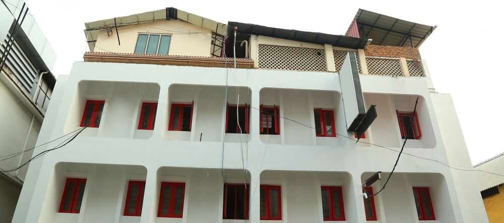 OYO 8892 Kadambari Regency, 安加马利 — 照片 1
