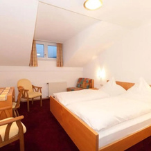 Hotel-Gasthof Zur Linde, 诺伊基兴拜姆海利根布卢特 — 照片 4