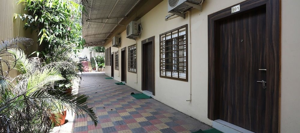 Oyo 46175 Blue Lotus Club And Resorts, Satna — photo 1