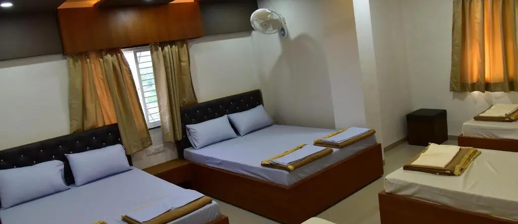 Hotel Bhakt Niwas Shegaon, Шегаон — фото 1
