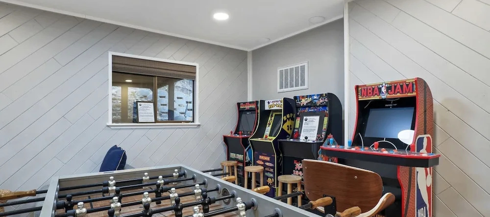 Southern Pines Arcade Games & Foosball for Kids!, 迈耶斯 — 照片 1