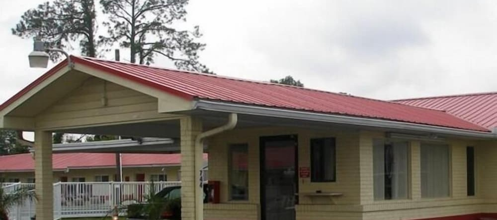 Red Carpet Inn, 斯塔克 — 照片 1
