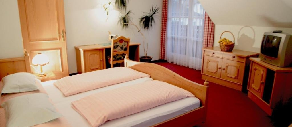 Gasthof Hotel Kirchenwirt, 施特罗布尔 — 照片 1