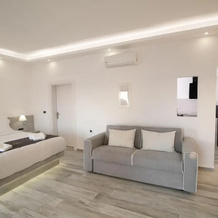 Aegean Melody Suites Santorini Elegant Suite With Outdoor Private Heated Jacuzzi, 埃克索米蒂斯 — 照片 4