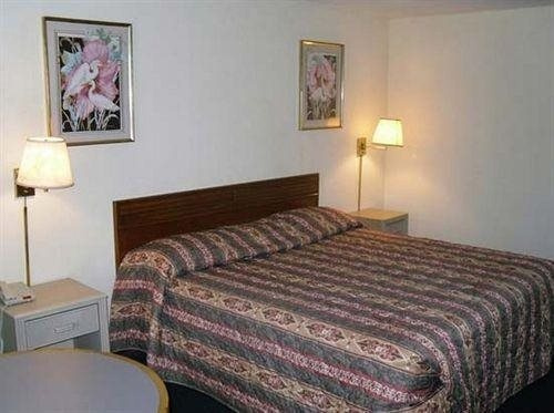Budget Inn - Gastonia, Гастония — фото 1
