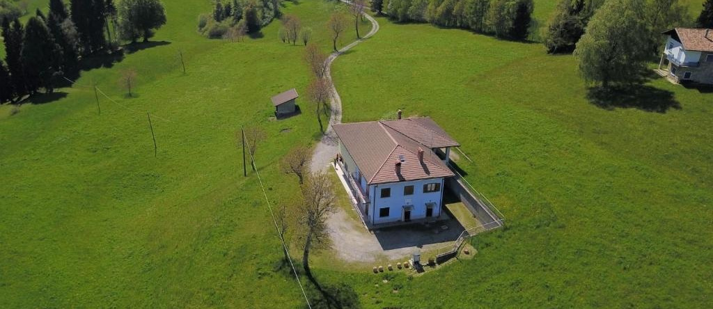 Villa Glory - Mountain Hospitality Lake Iseo, 洛韦雷 — 照片 1