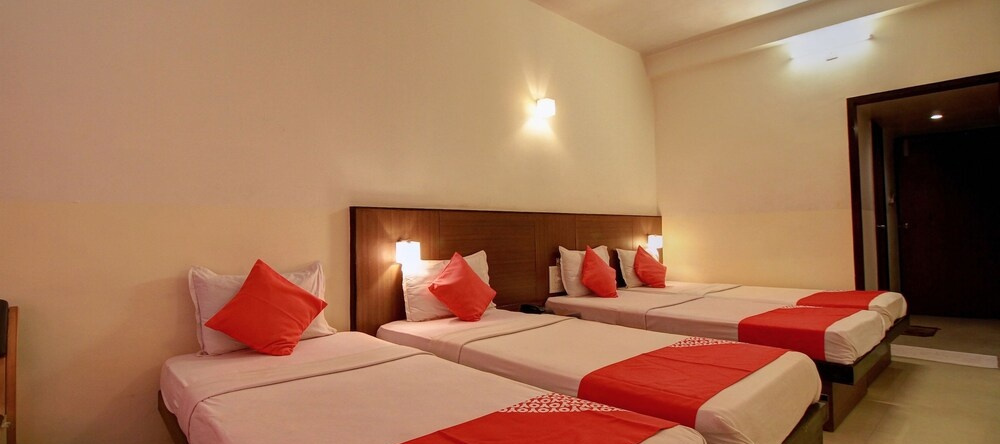 OYO 19672 Hotel Century Executive, 乌杜皮 — 照片 1