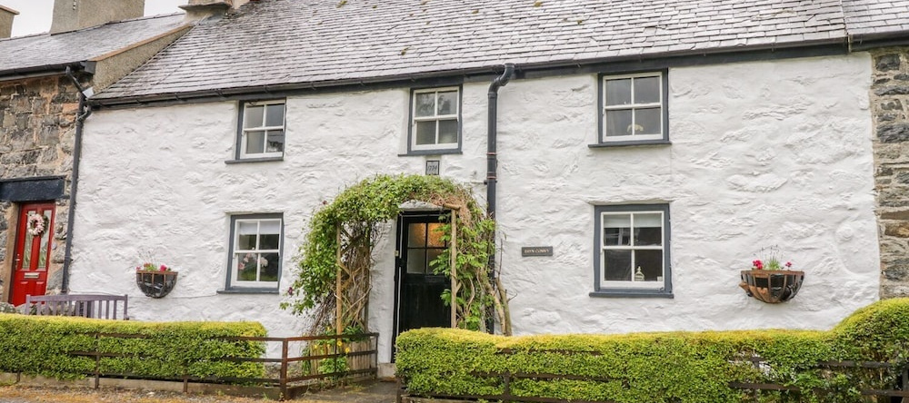 Bryn Conwy, Исбити-Ифан — фото 1