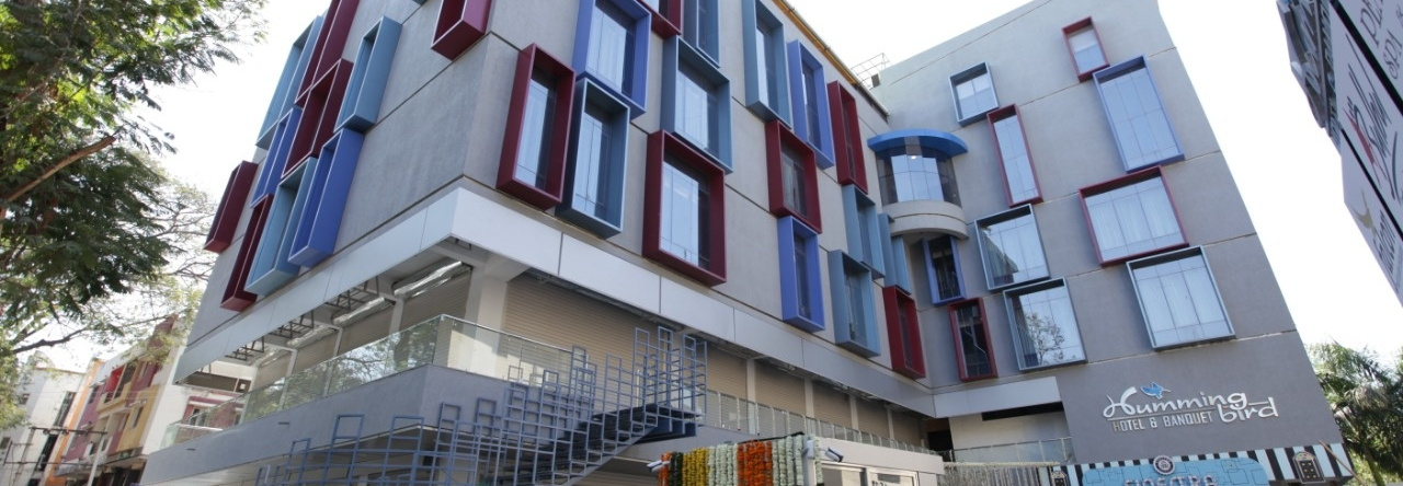 Humming Bird Hotel & Banquet Hotel, 阿南德 — 照片 1