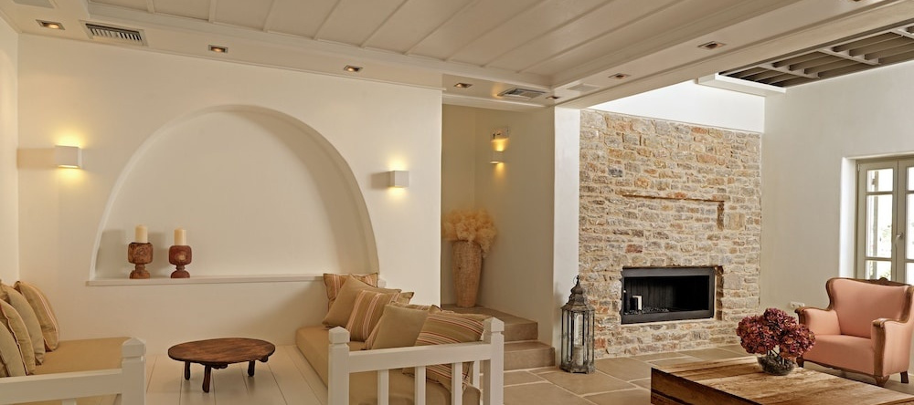 Themonies Luxury Suites, Фолегандрос — фото 1
