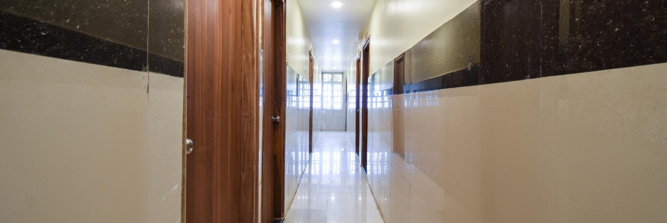 OYO 45335 Hotel Ratan Deluxe, 桑格利 — 照片 1