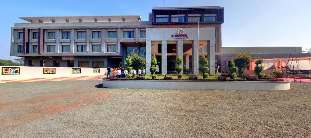 The Aanandam Hotel Resort, 伊塔尔西 — 照片 1