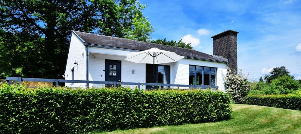 Comfortable Bungalow With Terrace and Garden Overlooking the Ourthe, 迪尔比 — 照片 1