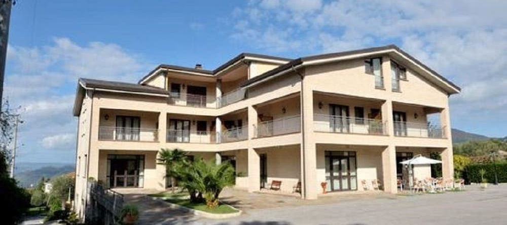 Ruggiero Park Hotel, 瓦洛-德拉卢卡尼亚 — 照片 1