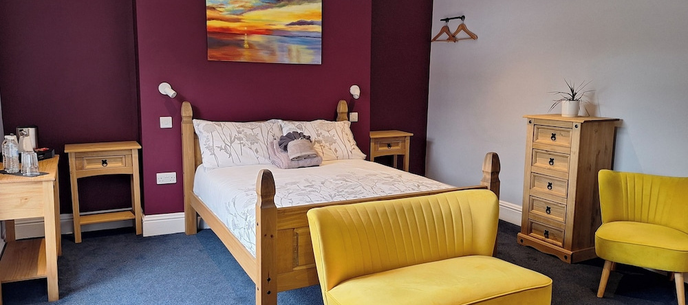 Room-Comfortable And Spacious Double En-, Cranleigh — фото 1