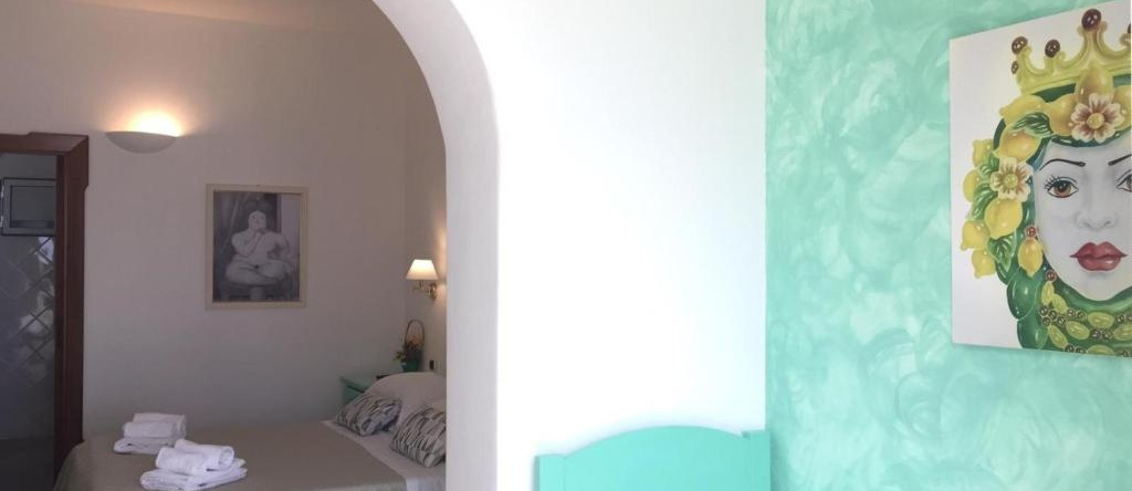 Stromboli Suite Apartment with Terrace Volcano & Sea view, 斯特龙博利 — 照片 1