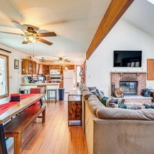 Fire Pit & Gas Grill: Charming Poconos Abode!, Бушкилл — фото 2