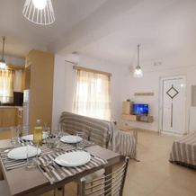 Petra Thea Apartments 2, Каламата — фото 4