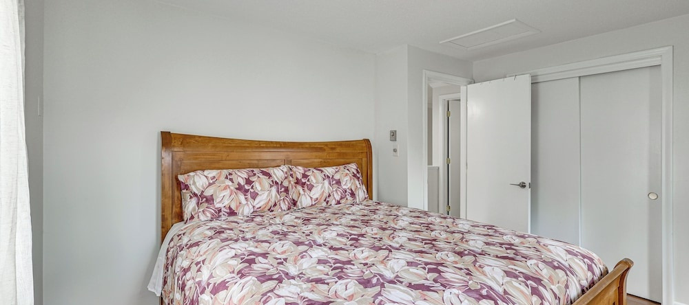 Quaint Bristol Townhome ~ 14 Mi To West Hartford!, Бристол — фото 1