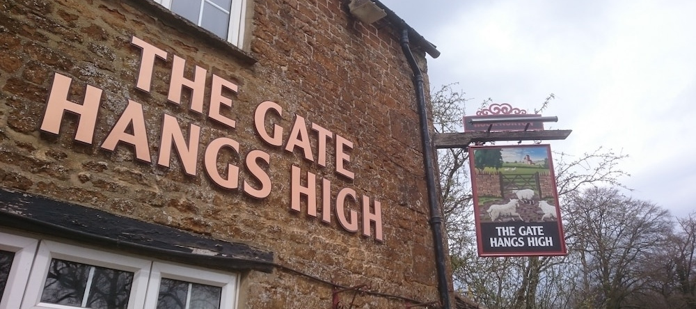 The Gate Hangs High, Hook Norton — photo 1