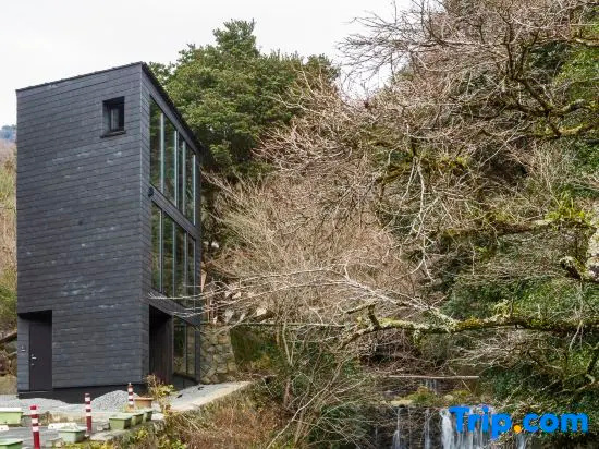 COCO VILLA Okuyugawara — Private villa by mountain stream with sauna, surrounded by nature, 汤河原 — 照片 1