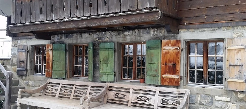 Cosy Authentic Chalet In Gsteig, Гштайг — фото 1