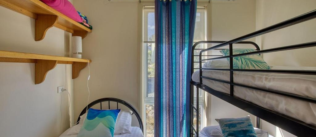 Cockatoo Cabin, Binalong Bay — photo 1