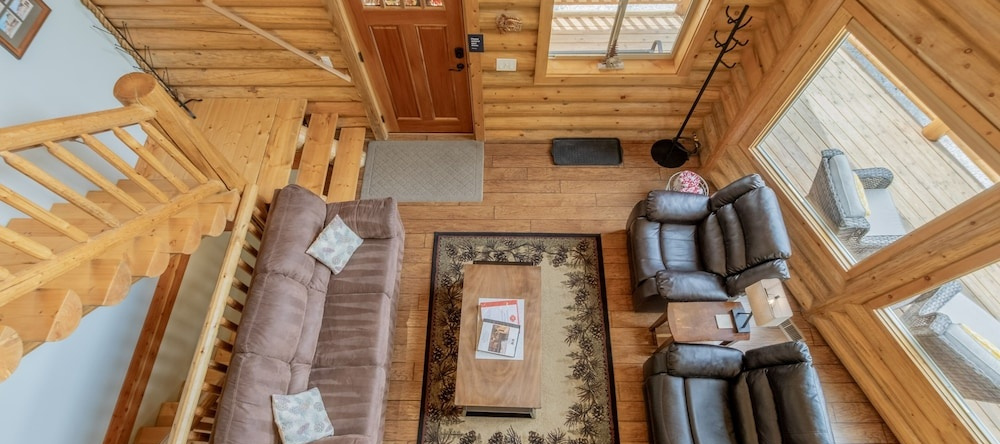 Bearfoot Chalet 3 Bedroom Home by NW Comfy Cabins, Coles Corner — photo 1