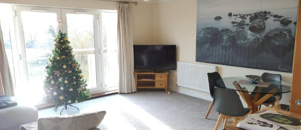 2Br &2 Bath Riverside Penthouse 2 Parking View Near St Neots, Сейнт-Неотс — фото 1