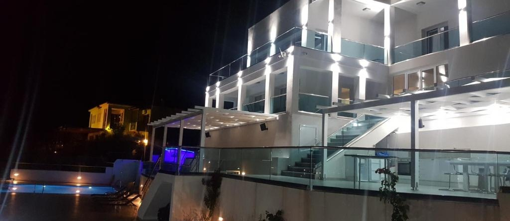 Blue Skiathos Ltd, 克萨内莫斯 — 照片 1