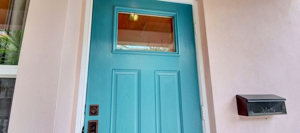 Grandview Heights Vacation Homes – Pink House, West Palm Beach — photo 1