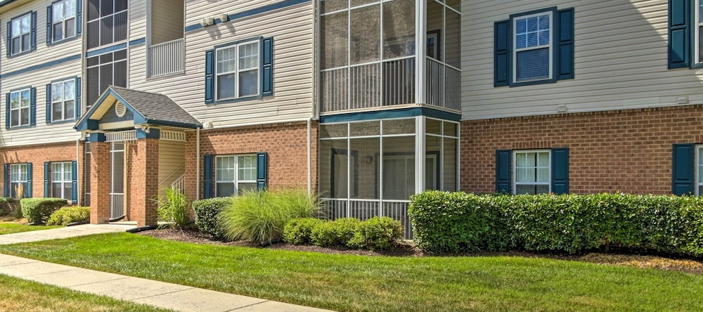 Porch & Community Perks: Walkable Lewes Condo, Беллтаун — фото 1