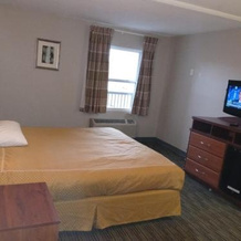 Peachtree Inn & suites, 克拉克斯顿 — 照片 4