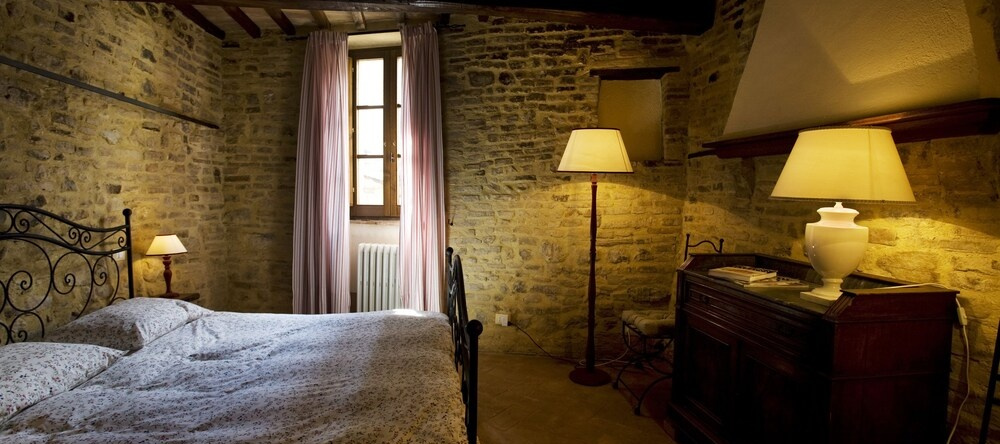 L'arco Romanico, Монтефалько — фото 1