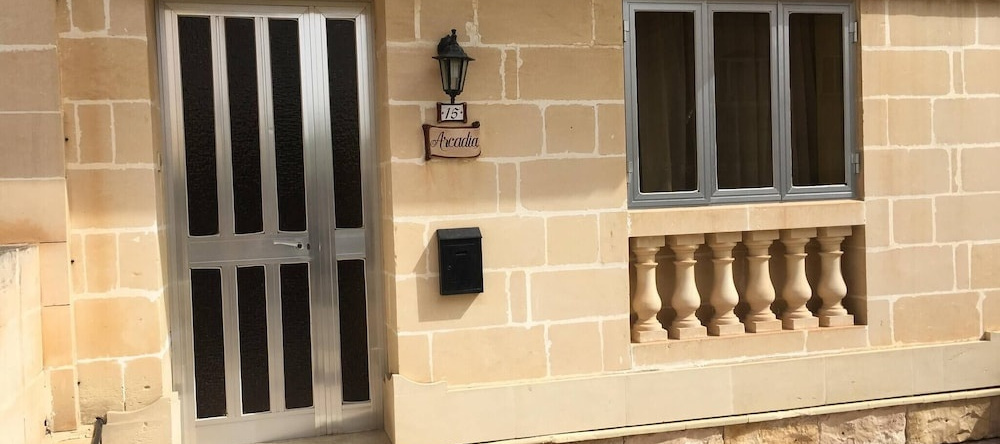 Ground Floor Maisonette In Birzebbugia, 比尔泽布贾 — 照片 1