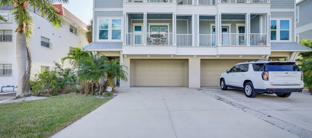 Steps to Shore: Modern Redington Beach Townhome, 雷丁顿海滩 — 照片 1