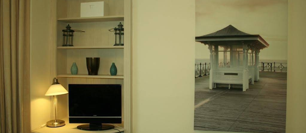 Central Beach Apartment, Worthing — photo 1
