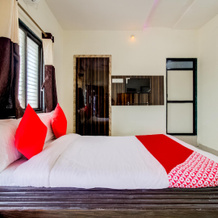 OYO 70104 Hotel 80 City Center, Dhule — photo 4