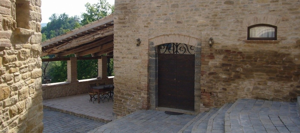 Borgo Storico Cisterna, 马切拉塔费尔特里亚 — 照片 1