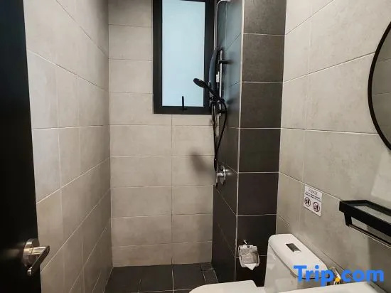Skyblue 2 Rooms Apartment, 4+2 Pax @ Urban Suites, Джорджтаун — фото 1