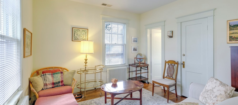 1 Mi to East Falls Station: Home w/ Office!, Arlington — photo 1